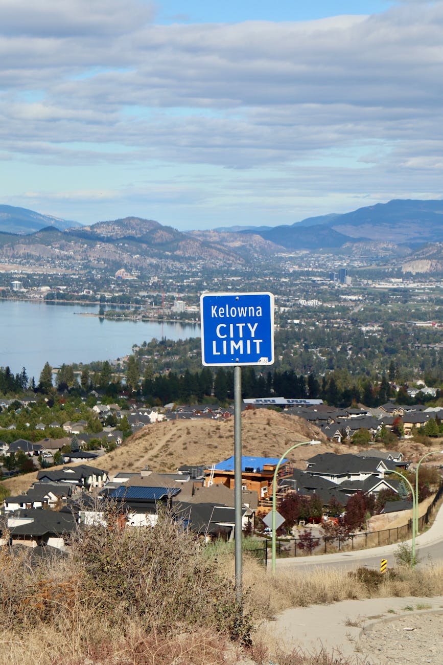 scenic view of kelowna city limit sign