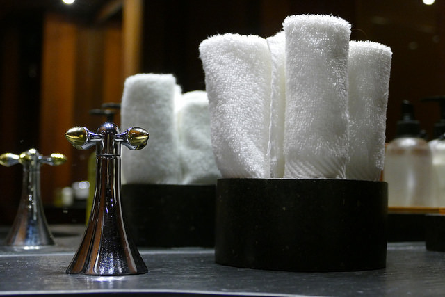 aman resort, amangani, jackson hole, wyoming, usa, luxury, resort, hotel, spa, hand towels