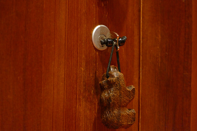 Aman Resort, amangani, jackson hole, wyoming, usa, travel destination, luxury, hotel, spa, locker, key fob, carved wood, bear